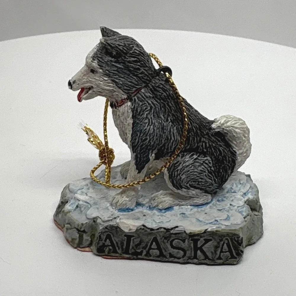 Alaska Siberian Husky Sled‎ Dog Resin Christmas Ornament Grey White Figurine